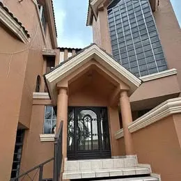 4 habitaciones 5.5 baños Casa